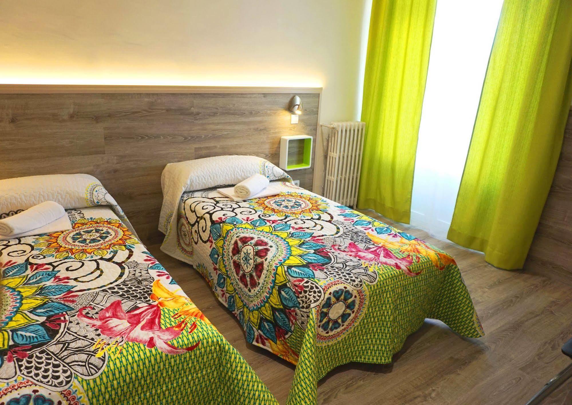 Auberge de jeunesse Muchomadrid Extérieur photo