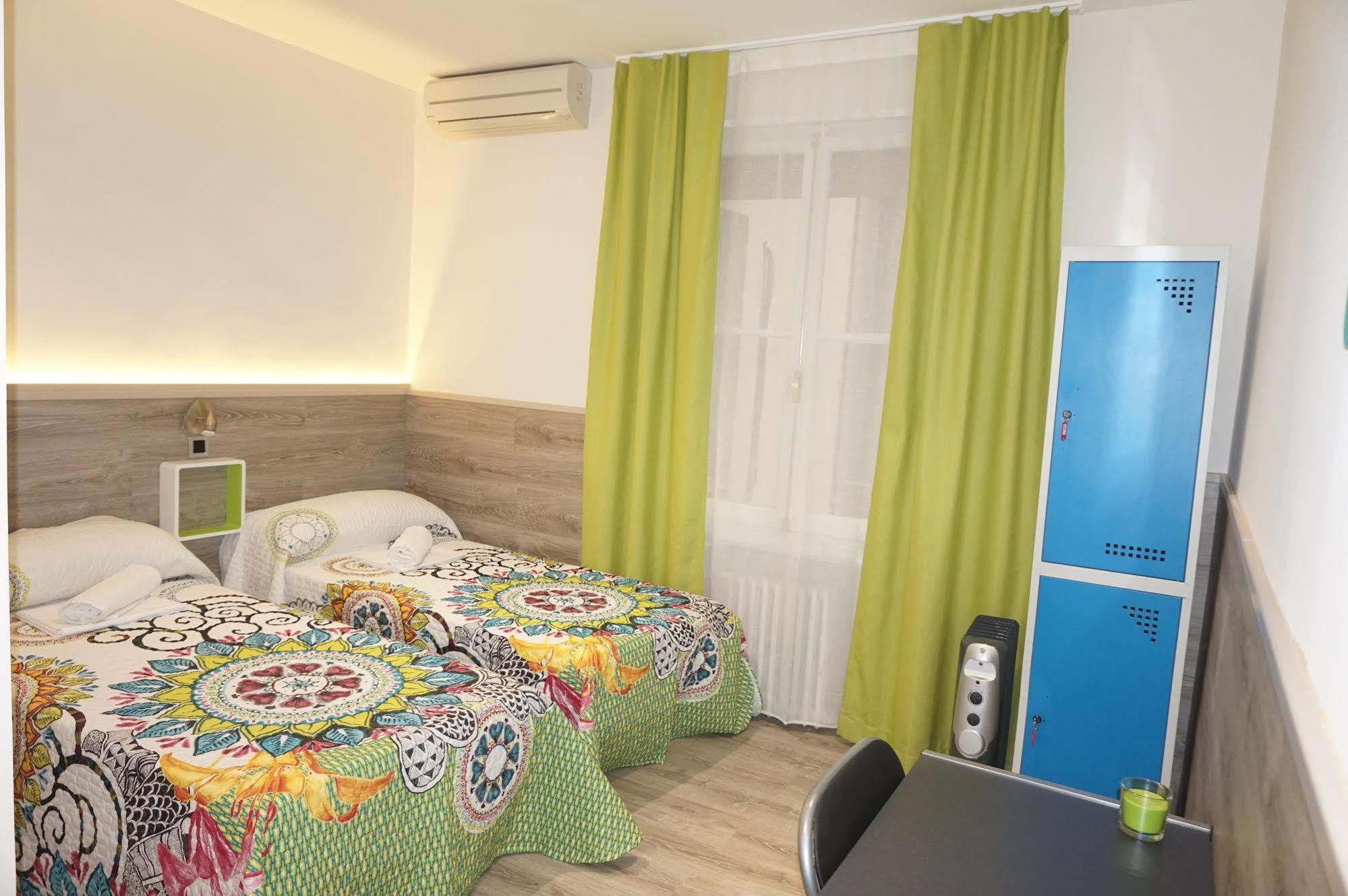 Auberge de jeunesse Muchomadrid Extérieur photo